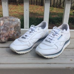 Classic Reebok Rare Metallic blue accent trim. 8.5